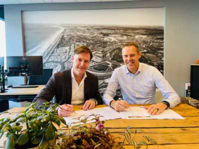 Robert van Overdijke en Marcel van Pijkeren namens Circuit Zandvoort en Witte Kruis Evenementenzorg medical partners EHBO en hulpverlening grand prix circuit zandvoort ondertekening